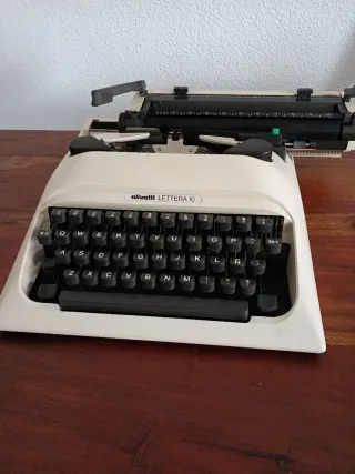 Máquina de escribir Olivetti Lettera 10