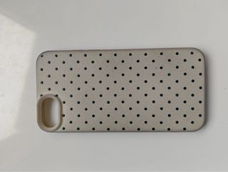 iPhone SE 2022 con funda