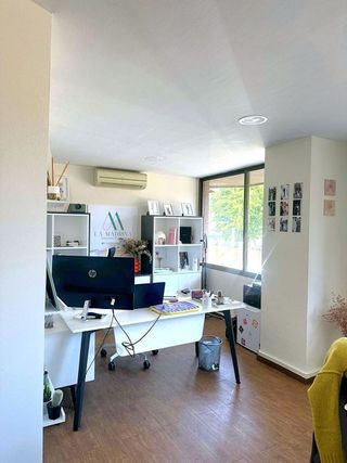 Oficina en alquiler en Los Remedios en Sevilla