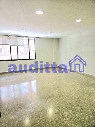 Oficina en alquiler en Los Remedios en Sevilla