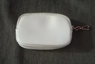 Monedero tarjetero Guess blanco