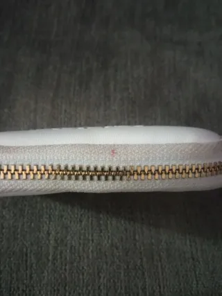 Monedero tarjetero Guess blanco