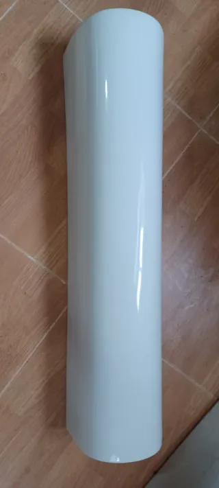 Lavabo con pedestal, grifo y válvula