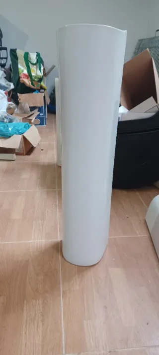 Lavabo con pedestal, grifo y válvula