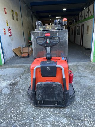 Apilador Eléctrico retractil BT 700kg 2500mm