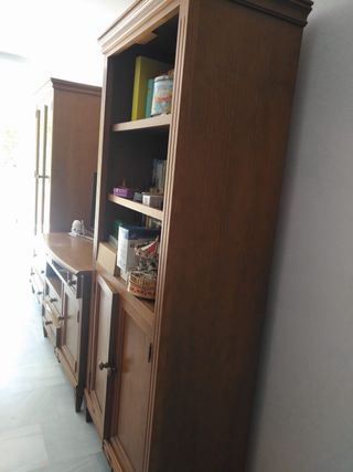 Tres muebles de salón de madera de Pino