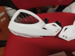 Paramanos moto blancos