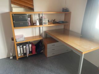 Mesa y estanteria de estudio madera y metal