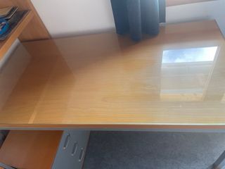 Mesa y estanteria de estudio madera y metal