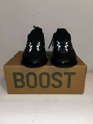 Adidas Yeezy 700 V3 Negras Nuevas