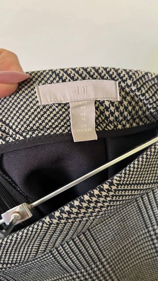 Falda de cuadros beige y gris