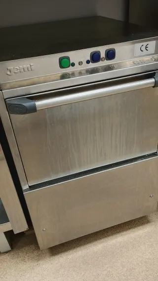 Lavavajillas Sammic bajo barra