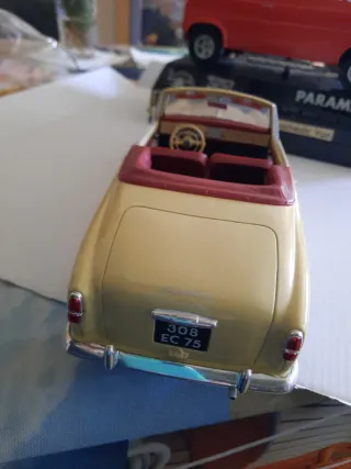 Coches a escala 1:18 Peugeot 403 cabriolet solido
