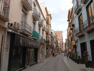 Local comercial en alquiler en La Goleta - San Felipe Neri en Málaga