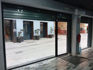 Local comercial en alquiler en La Goleta - San Felipe Neri en Málaga