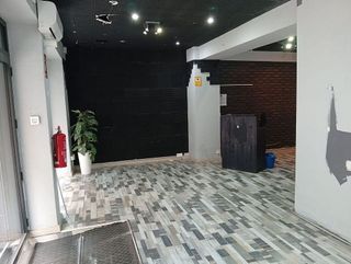Local comercial en alquiler en La Goleta - San Felipe Neri en Málaga