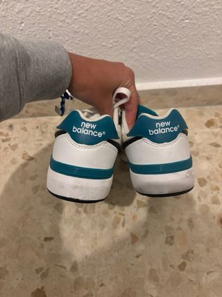 Zapatillas New Balance Blancas y Teal