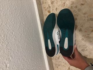 Zapatillas New Balance Blancas y Teal