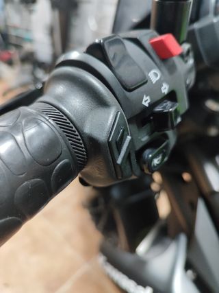 Kawasaki ER6n con ABS y limitada en papeles