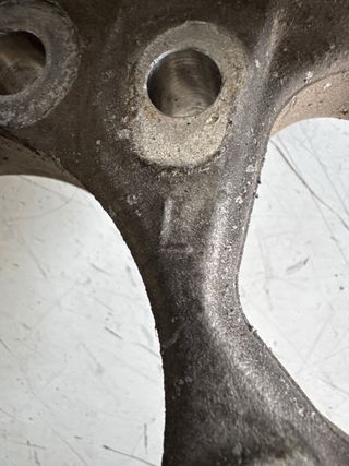 Portamangueta trasera izq Cadillac SRX : 0465LH