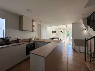 Casa pareada en alquiler en Benahavís