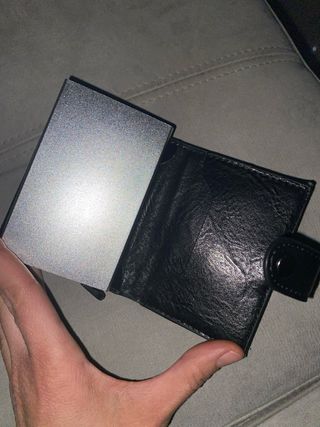 Portafoglio uomo con meccanismo a scomparsa