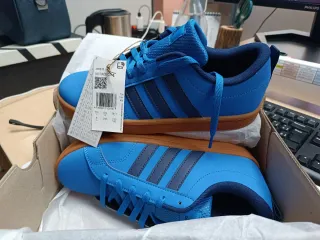 Zapatillas Adidas Nuevas Azul y Marrón