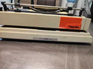 Máquina de escribir Olivetti Lettera 12