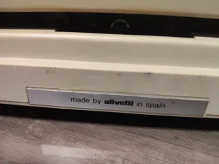 Máquina de escribir Olivetti Lettera 12