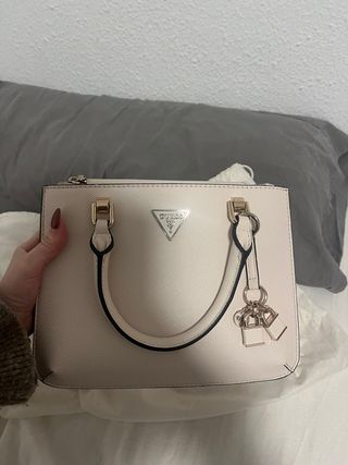 Bolso Guess Rosa con correa incluida