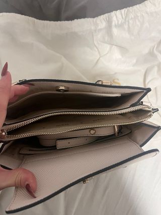 Bolso Guess Rosa con correa incluida