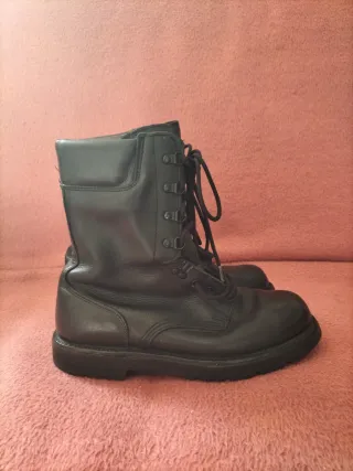 Botas de cuero negras con cordones