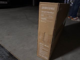 Samsung Smart Monitor M5 32 - Caja Cerrada