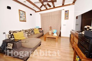 Casa adosada en venta en Centro en Chiva