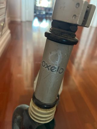 Patinete con suspensión delantera y trasera