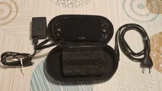 PS Vita Slim Negra - Como Nueva