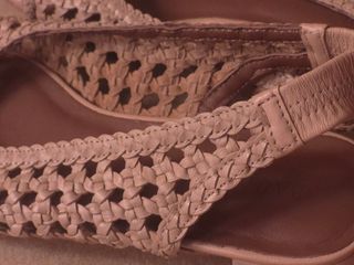 Sandalias Les Bagatelles Cuero Trenzado Beige