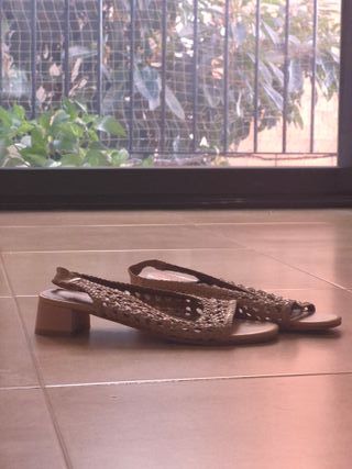 Sandalias Les Bagatelles Cuero Trenzado Beige