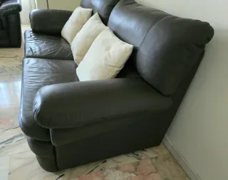 Sofá de piel marrón