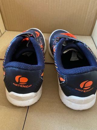 Zapatillas niño Artengo azul y naranja