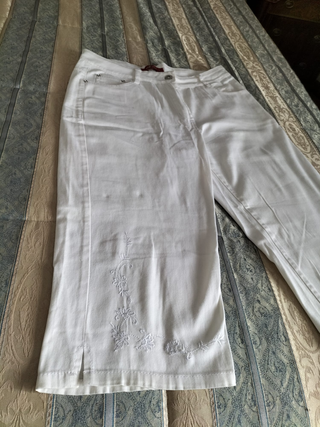 Pantalón Capri Blanco Angel Fashion Talla 36