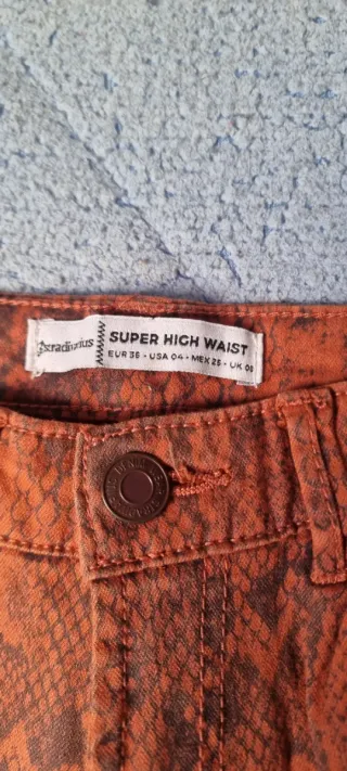 Pantalón estampado serpiente mujer