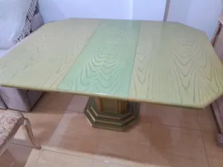 Mesa de comedor octogonal de madera