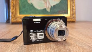 Cámara Digital Casio Exilim EX-Z28 (16.1 MP) Negra