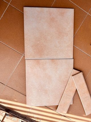 Baldosas 25x25 y zócalos - 6 m2 en caja
