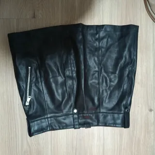 Falda cuero efecto piel Zara
