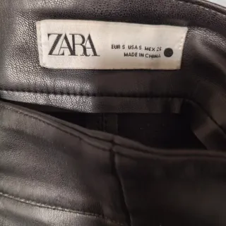 Falda cuero efecto piel Zara