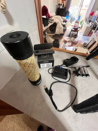 Cámara 360 Ricoh, Trípode, Flash y Cargador
