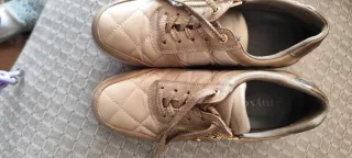 Deportivas urbanas Myssoft beige y oro