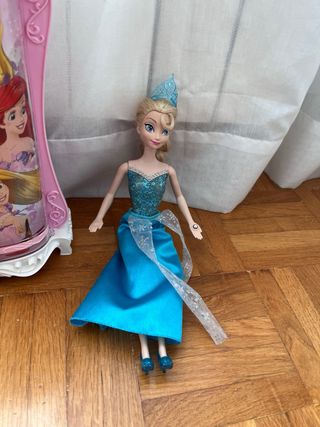 Muñecas Elsa y Ana + Armario Princesas Disney